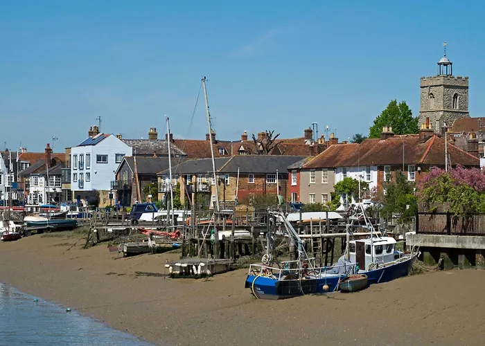 Beautifully Refurbished Cottage In Lower Wivenhoe.