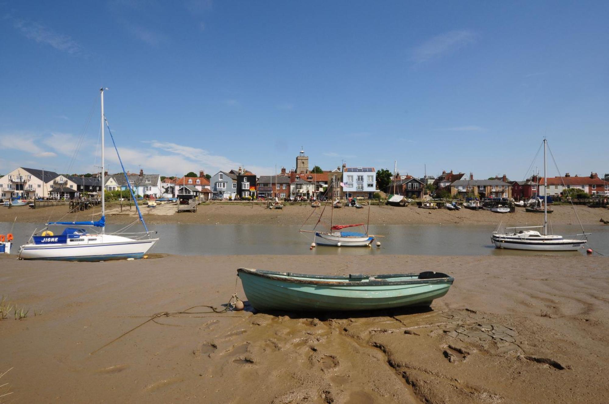 Beautifully Refurbished In Lower Wivenhoe. Holiday home *