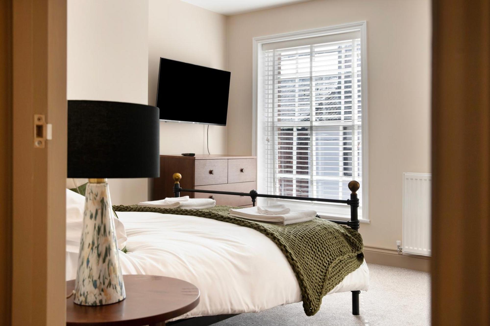 Holiday home Beautifully Refurbished In Lower Wivenhoe. *