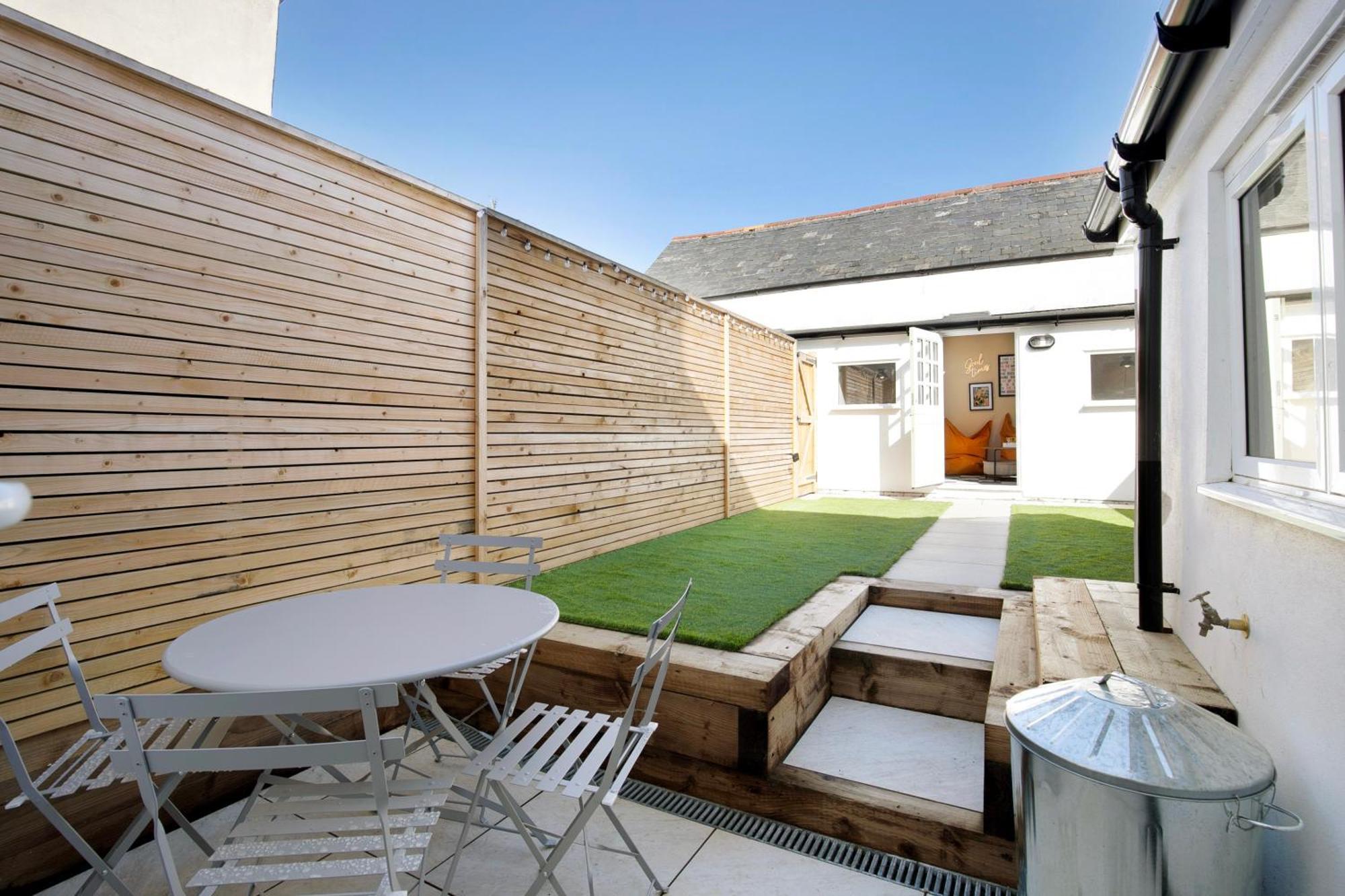 Beautifully Refurbished In Lower Wivenhoe. *