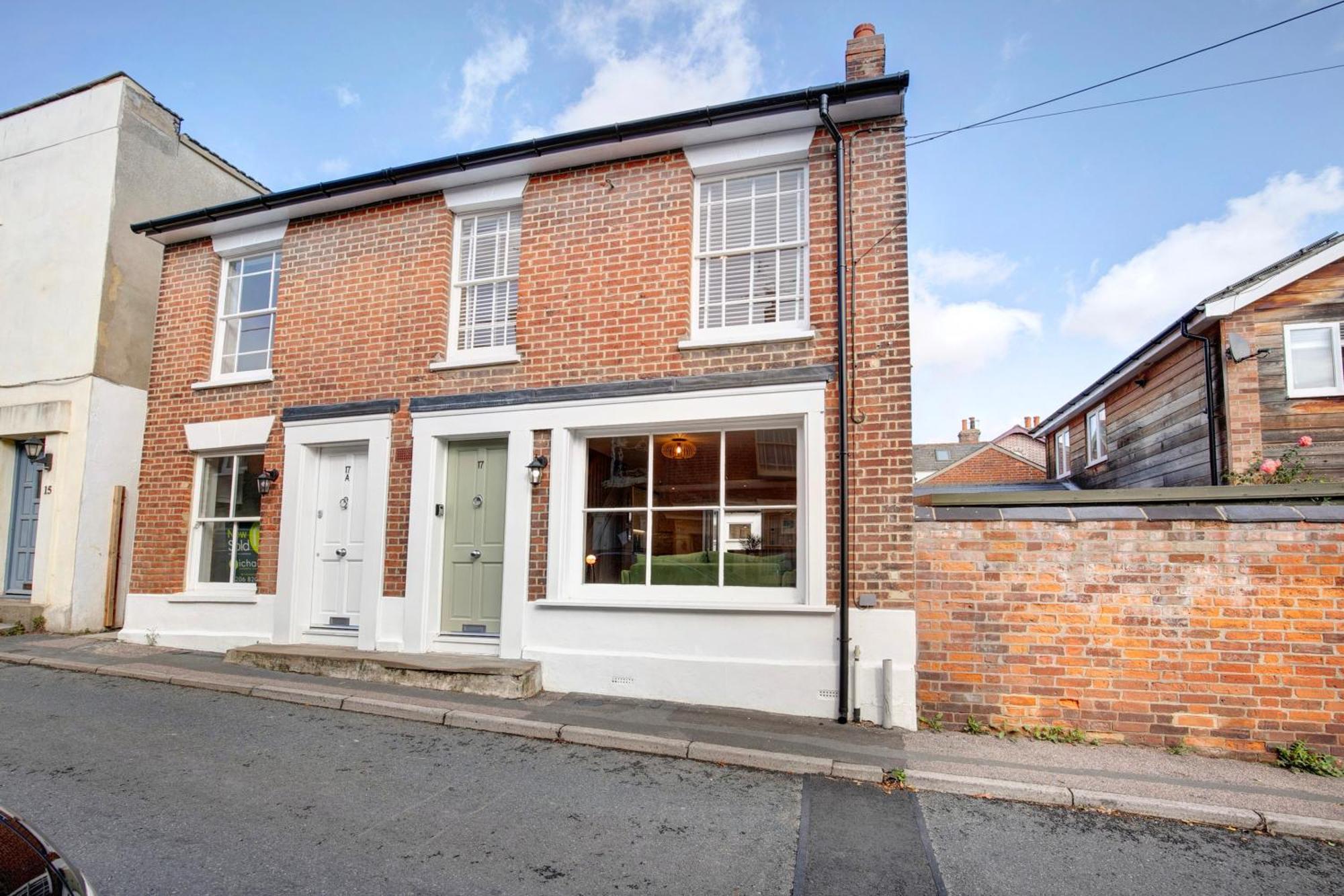 Beautifully Refurbished In Lower Wivenhoe.