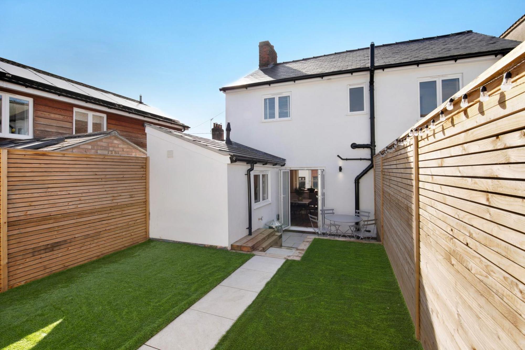 Holiday home Beautifully Refurbished In Lower Wivenhoe.