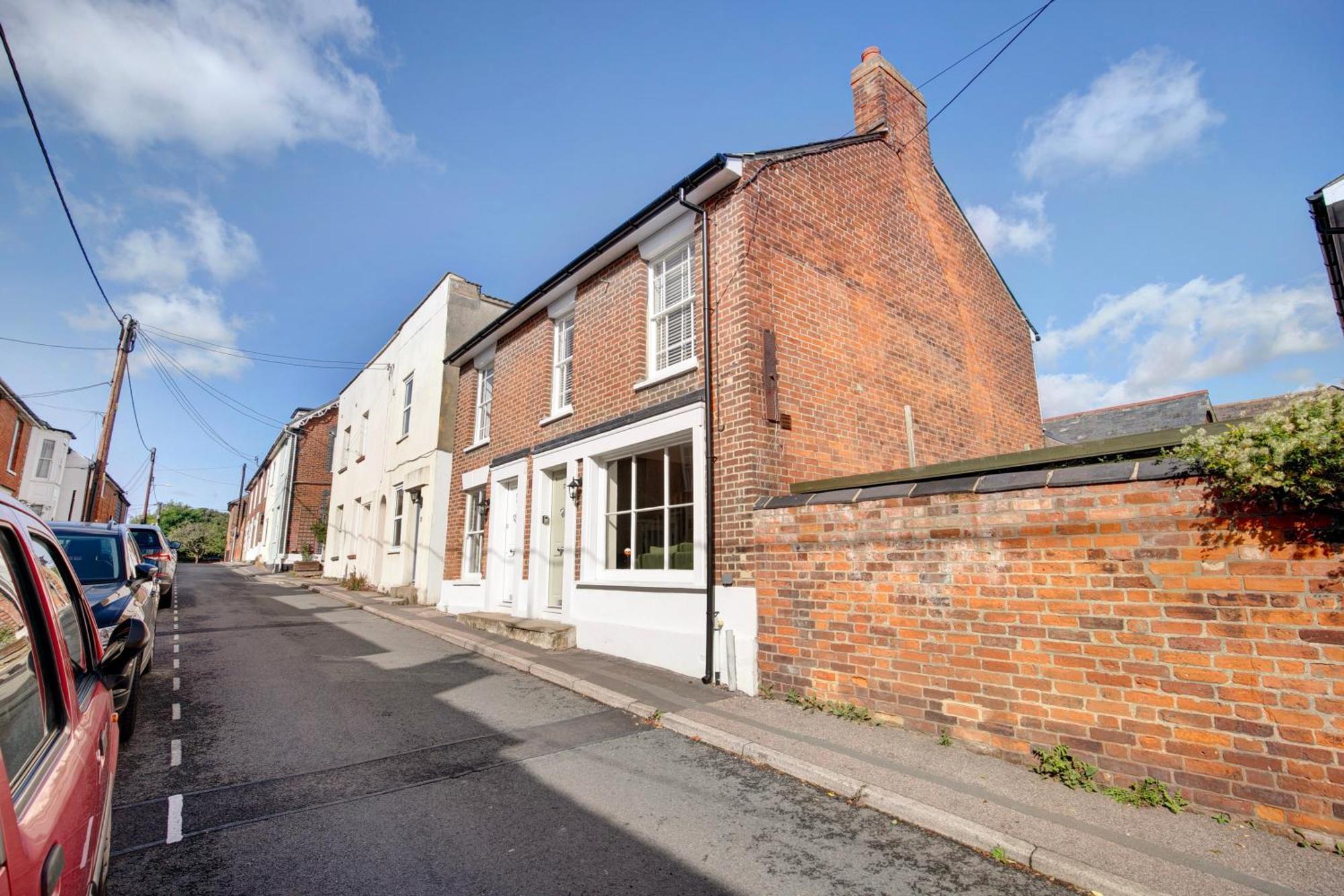 Holiday home Beautifully Refurbished In Lower Wivenhoe. *