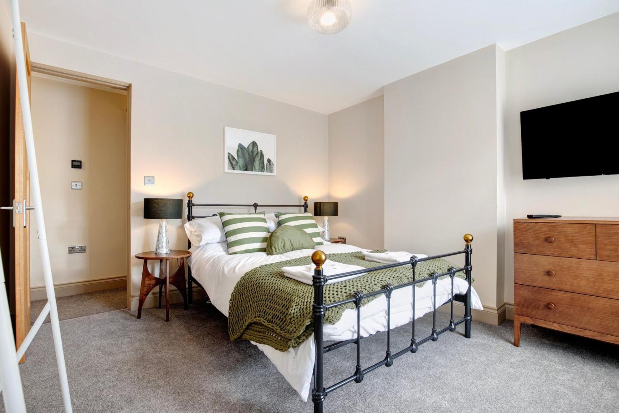 Beautifully Refurbished In Lower Wivenhoe. * Wivenhoe