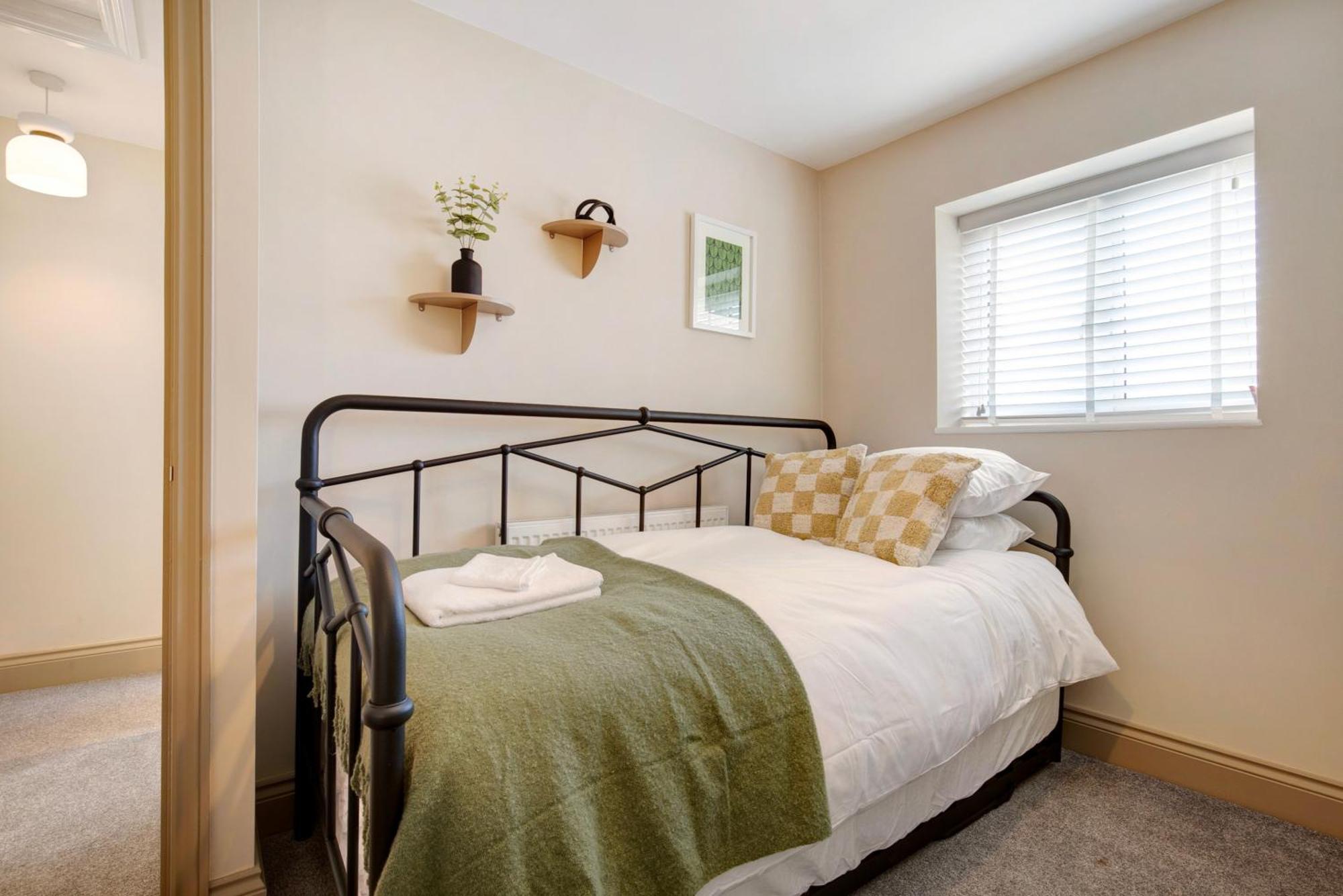 Beautifully Refurbished In Lower Wivenhoe. Holiday home