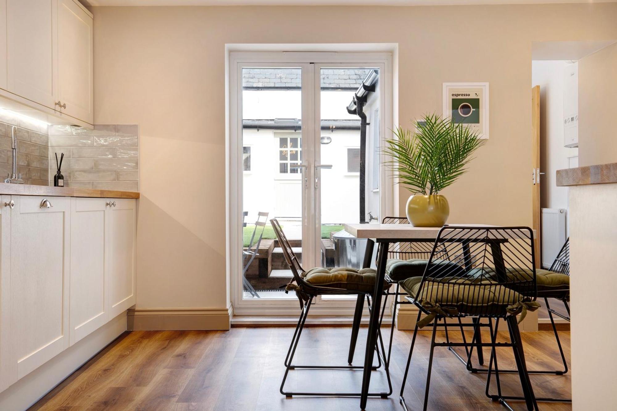 Holiday home Beautifully Refurbished In Lower Wivenhoe. *